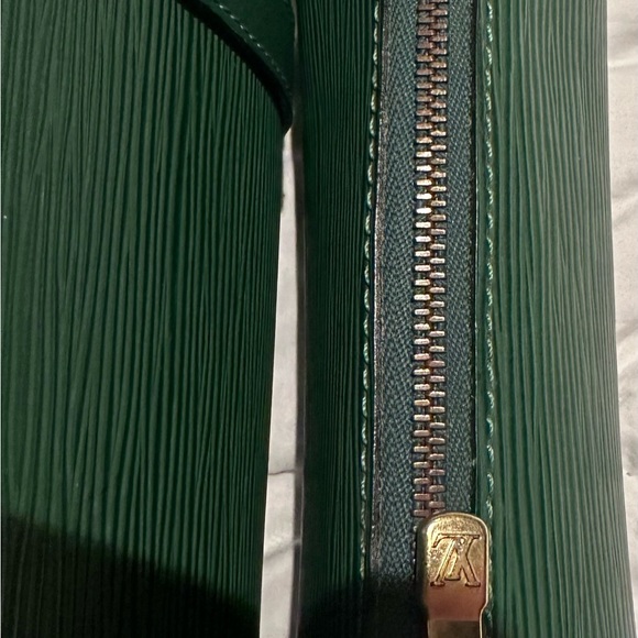 - Louis Vuitton Papillon Epi Green Leather Shoulder Bag with Matching Poch… - Picture 7 of 13